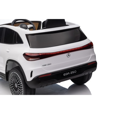 Джип Mercedes Benz EQA Белый