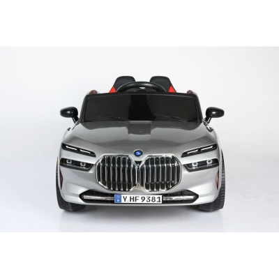 Автомобиль BMW i7 9381 Серебро краска