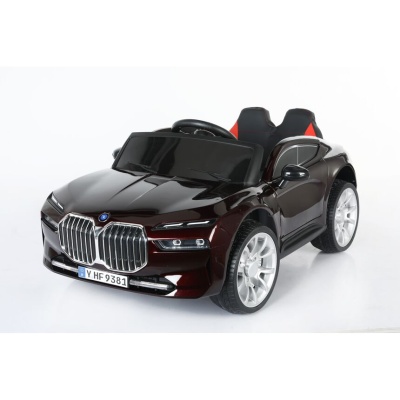 Автомобиль BMW i7 9381 Коричневый краска